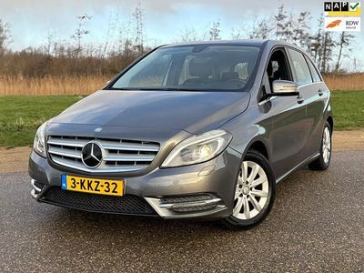 Grijs Gebruikt 2013 Mercedes B180 Prestige MPV | € 13.950 (Eerlijke prijs)