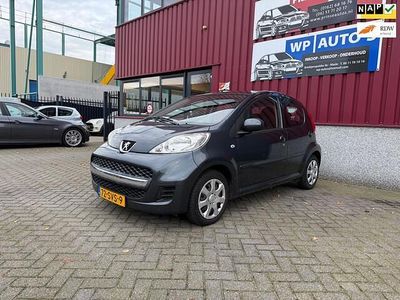 Grijs (metallic) Gebruikt 2011 Peugeot 107 Hatchback | € 3.950 (Eerlijke prijs)