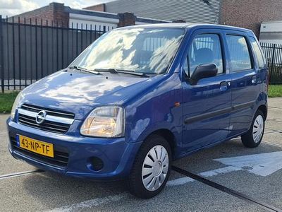 Blauw (metallic) Gebruikt 2004 Opel Agila Essentia Hatchback | € 1.299 (Eerlijke prijs)