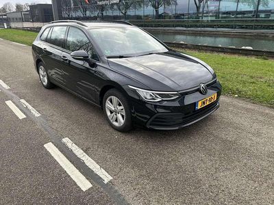 Zwart Gebruikt 2021 VW Golf VIII Life Stationwagen | € 14.950 (Eerlijke prijs)