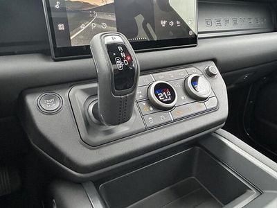 Groen (metallic) Nieuw 2025 Land Rover Defender SE Dynamic SUV | € 111.900