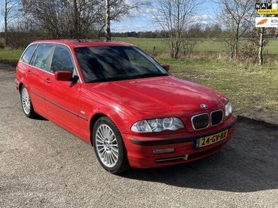Rood Occasion 2001 BMW 330 Stationwagen | € 3.500