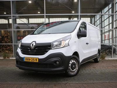 Wit Gebruikt 2023 Renault Trafic MPV | € 11.800