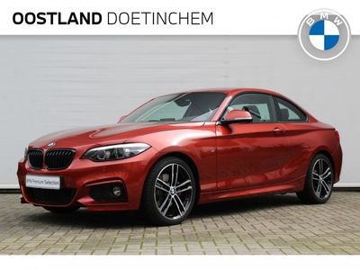 tweedehands BMW 220 2-SERIE Coupé i High Executive M Sport Automaat / Achteruitrijcamera / Sportstoelen / M Sportonderstel / Navigatie Professional / PDC voor + achter / Cruise Control