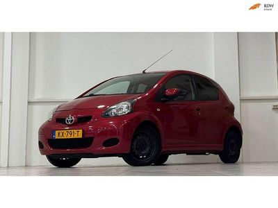Rood Gebruikt 2011 Toyota Aygo Hatchback | € 3.244 (Eerlijke prijs)
