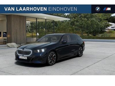 Zwart Nieuw 2025 BMW 550e M Sport Stationwagen | € 113.712 (Goede deal)