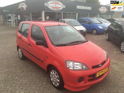 Rood Gebruikt 2004 Daihatsu YRV MPV | € 1.799