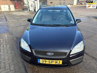 Blauw (metallic) Occasion 2006 Ford Focus Stationwagen | € 1.799 (Eerlijke prijs)