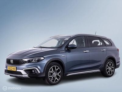 Blauw (metallic) Gebruikt 2023 Fiat Tipo Cross Stationwagen | € 23.900 (Eerlijke prijs)