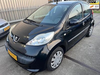 Zwart (metallic) Gebruikt 2007 Peugeot 107 Hatchback | € 2.250 (Eerlijke prijs)