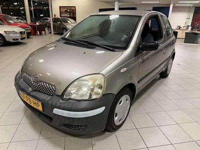 Grijs Gebruikt 2004 Toyota Yaris Hatchback | € 890 (Goede deal)