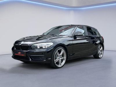 tweedehands BMW 118 1-SERIE i Aircondtitioning, Stoelverwarming, Navigatie, USB/AUX, Elektrische ramen, Zwarte grill, 19'' Lichtmetalen velgen, Bluetooth, Isofix, Parkeersensoren achter(MET GARANTIE*)