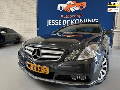 Grijs (metallic) Occasion 2009 Mercedes E200 Avantgarde Coupé | € 8.950 (Duur)