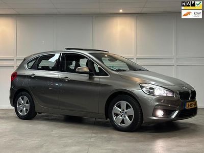 Grijs (metallic) Occasion 2014 BMW 218 Executive Stationwagen | € 8.950 (Eerlijke prijs)
