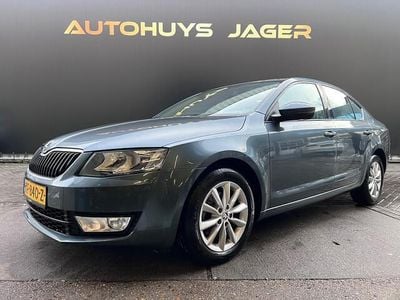 Grijs Occasion 2016 Skoda Octavia Business Line Hatchback | € 5.950 (Super prijs)