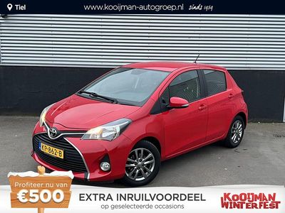 Rood Occasion 2014 Toyota Yaris Lounge Hatchback | € 9.400 (Eerlijke prijs)