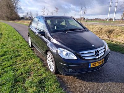 Mercedes B200