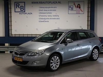 Grijs Occasion 2011 Opel Astra Cosmo Stationwagen | € 3.950 (Duur)