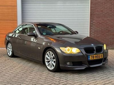 Bruin (metallic) Gebruikt 2009 BMW 325 Cabriolet Executive Cabriolet | € 10.445 (Eerlijke prijs)
