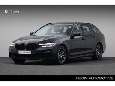 M carbonschwarz metallic (zwart metallic) Occasion 2023 BMW 530e Executive Stationwagen | € 45.880 (Iets duurder)