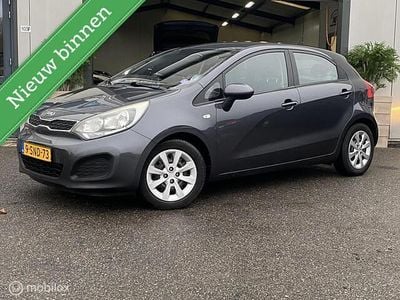 Grijs Occasion 2013 Kia Rio Comfort Hatchback | € 3.499 (Goede deal)