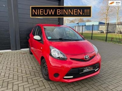 Rood Gebruikt 2013 Toyota Aygo Hatchback | € 4.450 (Goede deal)