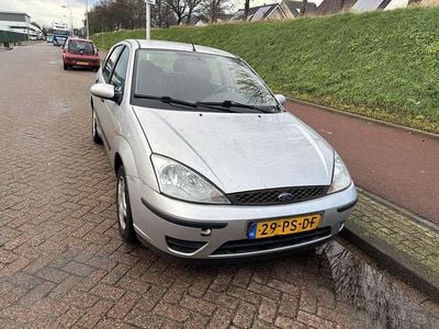 Grijs Occasion 2004 Ford Focus Ambiente Hatchback | € 1.750 (Eerlijke prijs)