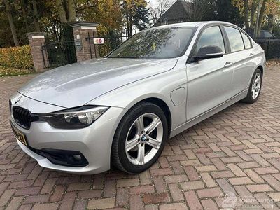 Grijs Gebruikt 2016 BMW 330e Sedan | € 9.150 (Eerlijke prijs)