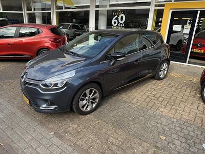 Grijs Occasion 2017 Renault Clio IV LIMITED Hatchback | € 10.950 (Iets duurder)
