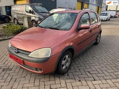 Rood Occasion 2001 Opel Corsa Elegance Hatchback | € 600 (Goede deal)