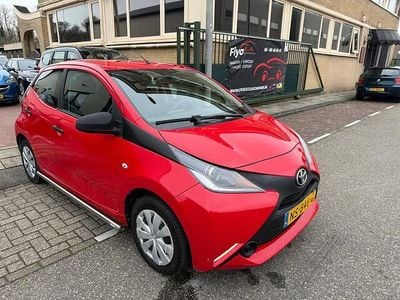 Rood Gebruikt 2017 Toyota Aygo Hatchback | € 5.450 (Goede deal)