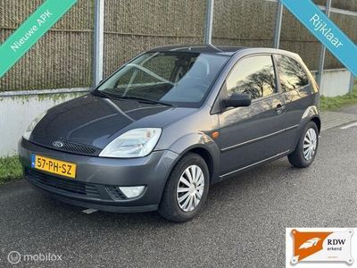 Grijs Gebruikt 2004 Ford Fiesta Ambiente Hatchback | € 1.999 (Eerlijke prijs)