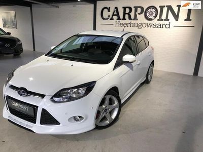 Wit Occasion 2012 Ford Focus ST-Line Sedan | € 8.950 (Iets duurder)