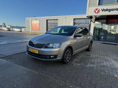 Geel Gebruikt 2015 Skoda Rapid Hatchback | € 10.950 (Eerlijke prijs)