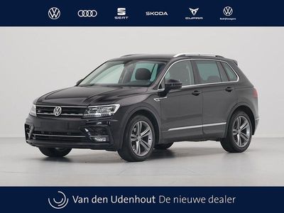 Zwart (metallic) Gebruikt 2019 VW Tiguan R-line SUV | € 24.640 (Iets duurder)