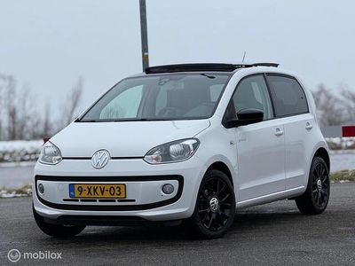 Wit Occasion 2014 VW up! Groove Hatchback | € 7.950 (Goede deal)