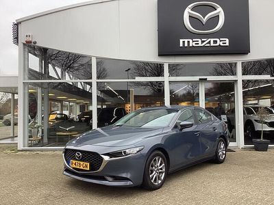 Polymetal grey Occasion 2022 Mazda 3 Comfort Sedan | € 19.950 (Eerlijke prijs)