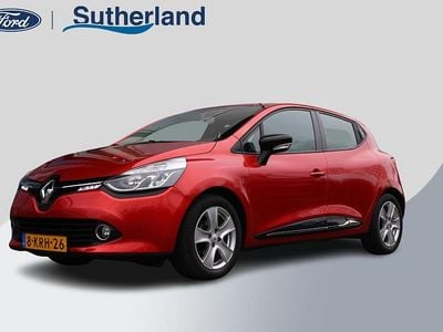 Rood Occasion 2013 Renault Clio IV Expression Hatchback | € 7.450 (Eerlijke prijs)