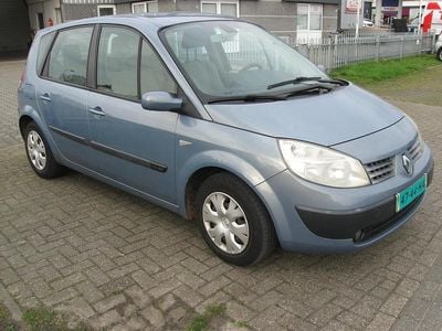 Blauw (metallic) Gebruikt 2005 Renault Scénic II Expression MPV | € 299 (Goede deal)