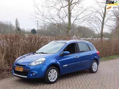 Blauw (metallic) Occasion 2010 Renault Clio GrandTour Collection Stationwagen | € 4.495 (Iets duurder)