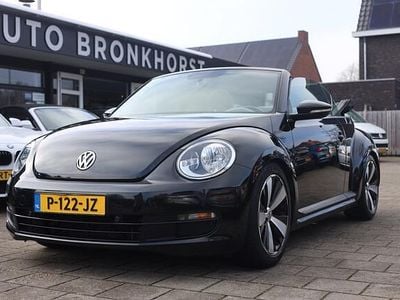 Zwart (metallic) Occasion 2013 VW Beetle Trendline Cabriolet | € 12.950 (Eerlijke prijs)