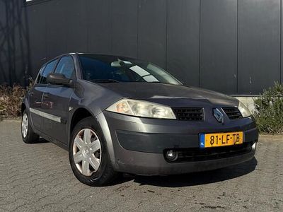 Occasion Renault Mégane II Basis 113 PK (83 kW) 2002 Grijs Hatchback