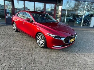 Rood Gebruikt 2024 Mazda 3 Sedan | € 29.999 (Eerlijke prijs)