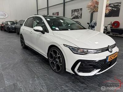 Wit (parellak) Occasion 2024 VW Golf VIII R-line Edition Hatchback | € 29.950 (Super prijs)