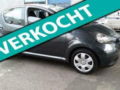 Occasion Toyota Aygo 68 PK (50 kW) 2006 Grijs Hatchback