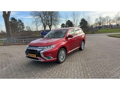 Rood Occasion 2019 Mitsubishi Outlander Intense+ SUV | € 23.945 (Eerlijke prijs)