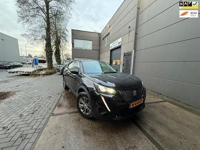 Zwart (metallic) Gebruikt 2022 Peugeot 2008 Active SUV | € 15.695 (Goede deal)
