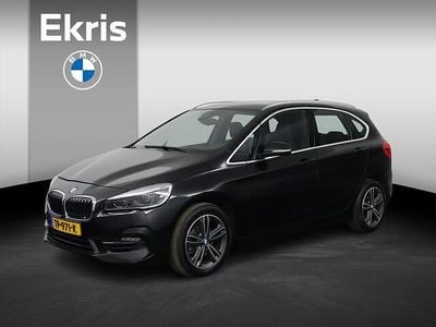 Zwart (metallic) Gebruikt 2018 BMW 218 Executive Stationwagen | € 17.450 (Goede deal)