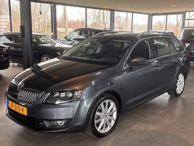 Grijs (metallic) Occasion 2016 Skoda Octavia Business Line Stationwagen | € 7.750 (Goede deal)
