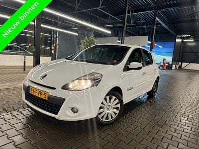 Wit Gebruikt 2011 Renault Clio II Hatchback | € 2.499 (Eerlijke prijs)